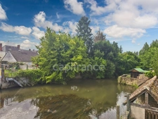 Ensemble immobilier - Local commercial, partie production et son habitation avec vue sur rivière
