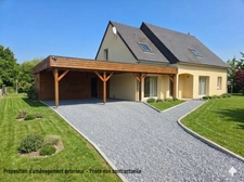 Le confort d’une grande maison familiale au calme de la campagne, avec toutes les commodités à proximité.