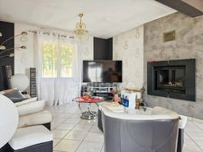 Maison familiale de 4 chambres sur plus de 6 000 m² de terrain à Saint-Maixent