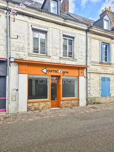 Immeuble de rapport au Grand-Lucé comprenant un local commercial et un appartement