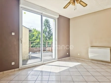 Ensemble immobilier - Local commercial, partie production et son habitation avec vue sur rivière