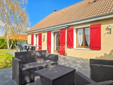 Maison de plain pied lumineuse, 3 chambres, avec terrasse de 40 m² et commerces à pied