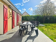 Maison de plain pied lumineuse, 3 chambres, avec terrasse de 40 m² et commerces à pied