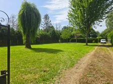 OPPORTUNITÉ : TERRAIN DE LOISIR D'ENVIRON 1 300 M² AVEC EAU, ÉLECTRICITÉ ET ACCÈS PRIVILÉGIÉ À LA SARTHE !