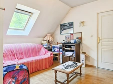 Maison familiale de 4 chambres sur plus de 6 000 m² de terrain à Saint-Maixent