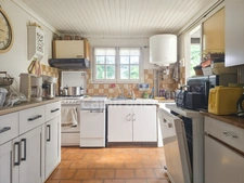 Entre Le Mans et Tours, découvrez ce terrain de loisirs et son chalet au cœur d’un environnement naturel privilégié à Aubigné-Racan