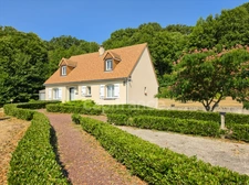 Maison familiale de 4 chambres sur plus de 6 000 m² de terrain à Saint-Maixent