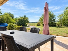 Un véritable espace de vie familial à Lombron : 210 m² et près de 3 000 m² de terrain
