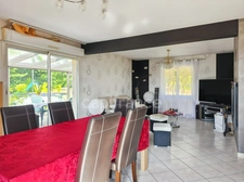 Maison familiale de 4 chambres sur plus de 6 000 m² de terrain à Saint-Maixent