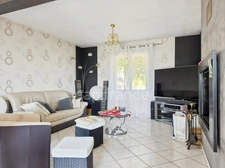Maison familiale de 4 chambres sur plus de 6 000 m² de terrain à Saint-Maixent