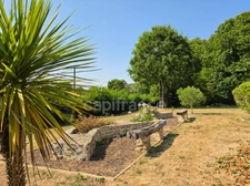 Maison familiale de 4 chambres sur plus de 6 000 m² de terrain à Saint-Maixent