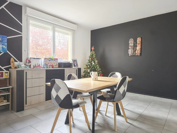 Appartement T4 de 72,10 m² avec cave - Avenue Felix Geneslay