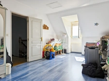 Maison familiale de 4 chambres sur plus de 6 000 m² de terrain à Saint-Maixent