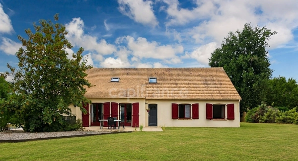 Un véritable espace de vie familial à Lombron : 210 m² et près de 3 000 m² de terrain