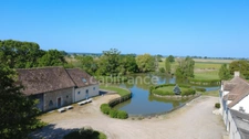 Propriété de caractère avec étang et dépendances à 30 minutes du Mans dans un cadre naturel exceptionnel