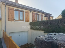 Pavillon situé dans un quartier résidentiel calme, à 5 minutes à pied des commerces.