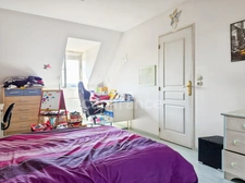 Maison familiale de 4 chambres sur plus de 6 000 m² de terrain à Saint-Maixent