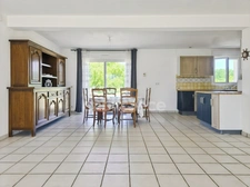 Le confort d’une grande maison familiale au calme de la campagne, avec toutes les commodités à proximité.