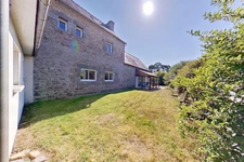 Maison en pierres 10 pièces + Hangar de stockage, proche Lannion