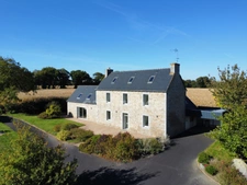 Maison en pierres 10 pièces + Hangar de stockage, proche Lannion
