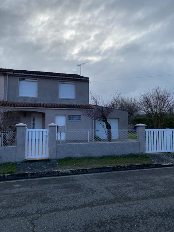 Dpt Haute Garonne (31), à vendre REVEL maison P6   