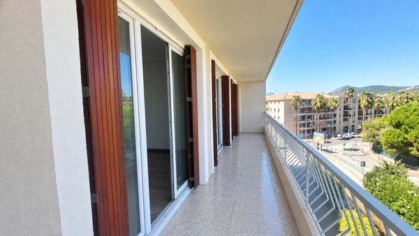 Hyères Gare - Appartement T3 - 77m² - Avec  garage individuel