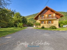 VAL-D’ARC – BELLE MAISON DE 133 M² AVEC PISCINE, JARDIN ARBORÉ ET VUE SUR LES MONTAGNES