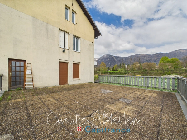 Immeuble à vendre SAINT PIERRE D'ALBIGNY (73) - Restaurant à vendre avec murs et 2 logements T4