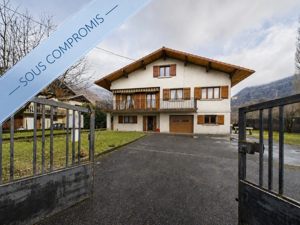 Maison familiale aux volumes généreux – Élégance, confort et espace
