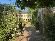 A VENDRE : MAISON DE MAÎTRE DE CHARME, 315 M², JARDIN ARBORÉ ET 5 DÉPENDANCES – 286 900 €