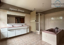 A VENDRE : VALENCIENNES (59) Un bien, mille possibilités : Maison + local professionnel ou logement indépendant ou commerce ou espace bien-être  avec extension possible pour une piscine !