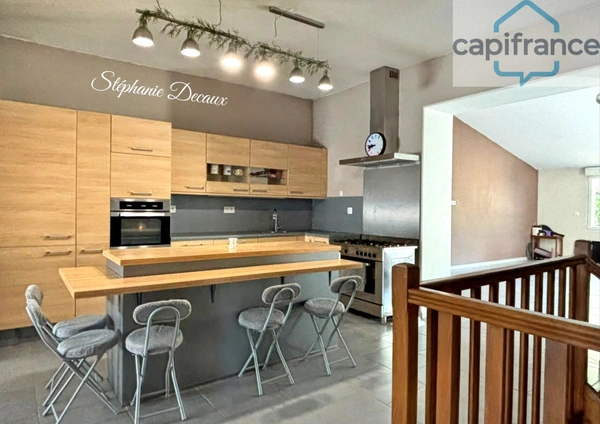 🌿 EXCLUSIVITÉ – Maison semi-mitoyenne 228 m2 -13 pièces -avec possibilité de semi plain-pied ou local professionnel – Jardin – Centre-ville d'Hirson (02500)
