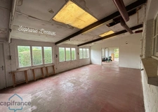 A VENDRE : VALENCIENNES (59) Un bien, mille possibilités : Maison + local professionnel ou logement indépendant ou commerce ou espace bien-être  avec extension possible pour une piscine !