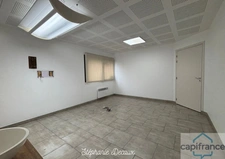 A VENDRE : VALENCIENNES (59) Un bien, mille possibilités : Maison + local professionnel ou logement indépendant ou commerce ou espace bien-être  avec extension possible pour une piscine !