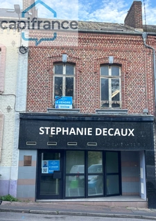 ? A VENDRE : Ensemble immobilier : 1 commerce + 1 appartement 4 pièces ou 2 appartements- Centre ville - FOURMIES (59)