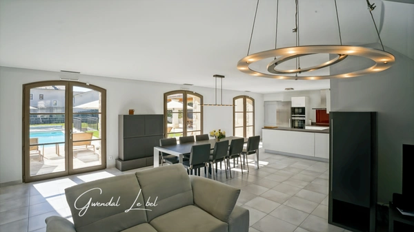 Villa de 5 pièces 160 m2, UZES (30)