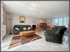 Stone house for sale in Champigny-En-Rochereau (86), 6 rooms, 4 bedrooms, 1900 m² plot with outbuildings