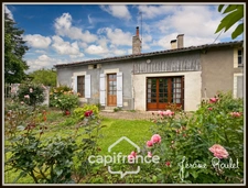 Stone house for sale to renovate, 5 rooms, 3 bedrooms, outbuildings, 1.5 ha of land, Champigny-En-Rochereau (86)