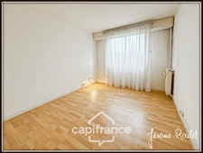 Dpt Vienne (86), for sale POITIERS Couronneries, 5-room apartment of 91 m² with cellar and balcony
