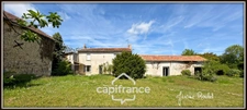 Maison en pierre à vendre 5 pièces 2 chambres Nombreuses Dépendances Terrain 22 400 m² Champigny-En-Rochereau (86)