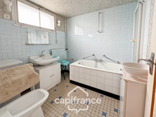 House for sale 5-room house including 3 bedrooms VILLIERS (86) Land of 1028 m² with outbuildings