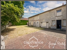 Hyper centre Neuville-de-Poitou – Maison de caractère 305 m² – Jardin, garages et fort potentiel