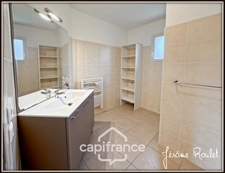 Maison à vendre 4 pièces 3 chambres Garage Terrain 470 m² VOUNEUIL SOUS BIARD (86)