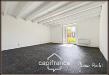 Maison en pierre à vendre 5 pièces 2 chambres Nombreuses Dépendances Terrain 22 400 m² Champigny-En-Rochereau (86)