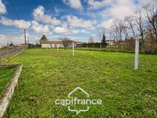 House for sale 5-room house including 3 bedrooms VILLIERS (86) Land of 1028 m² with outbuildings
