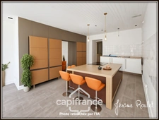 Maison en pierre à vendre 5 pièces 2 chambres Nombreuses Dépendances Terrain 22 400 m² Champigny-En-Rochereau (86)