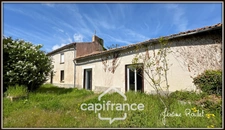 Maison en pierre à vendre 5 pièces 2 chambres Nombreuses Dépendances Terrain 22 400 m² Champigny-En-Rochereau (86)