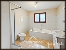 Stone house for sale to renovate, 5 rooms, 3 bedrooms, outbuildings, 1.5 ha of land, Champigny-En-Rochereau (86)