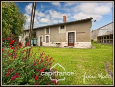 Stone house for sale to renovate, 5 rooms, 3 bedrooms, outbuildings, 1.5 ha of land, Champigny-En-Rochereau (86)