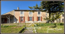 Stone house for sale in Champigny-En-Rochereau (86), single storey, to renovate, 3 rooms, 2 bedrooms, 870 m² plot with outbuildings